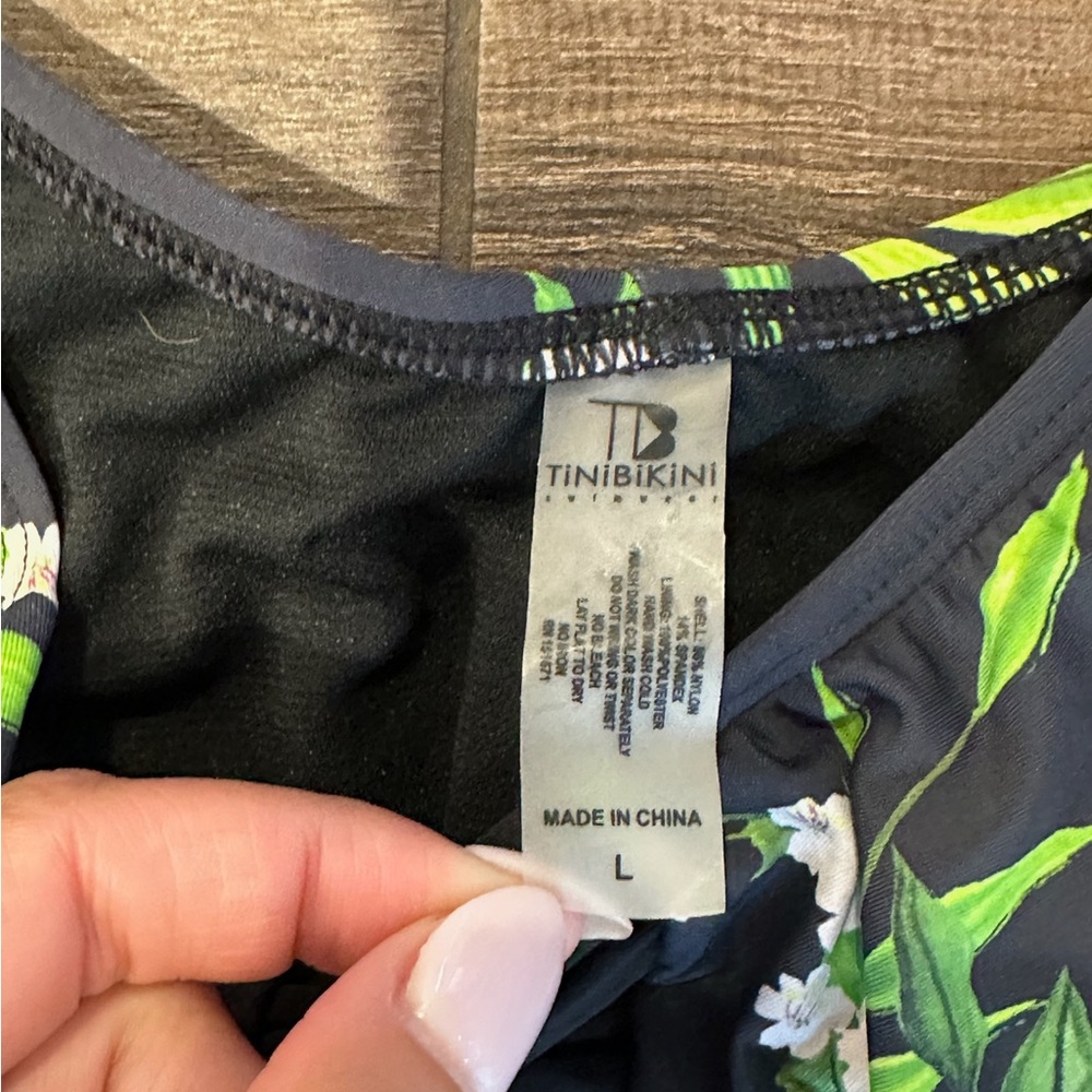 Womenâs Tinibikini Floral Ruffle Off-Shoulder Top Bikini Cutout Bottoms Sz L NWT - Picture 5 of 7
